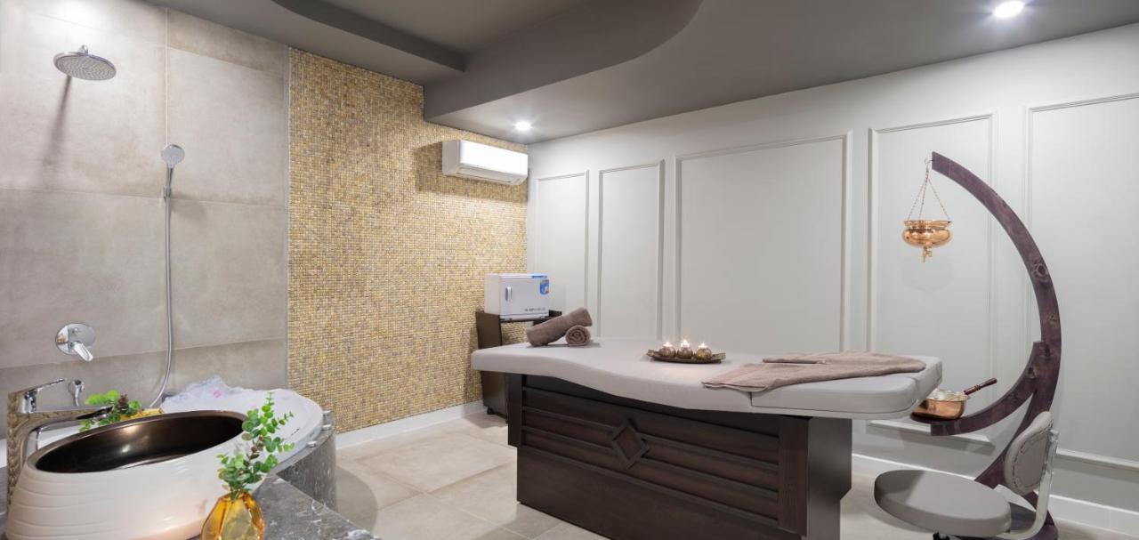 Deluxe tweepersoonskamer met balkon en uitzicht op zee